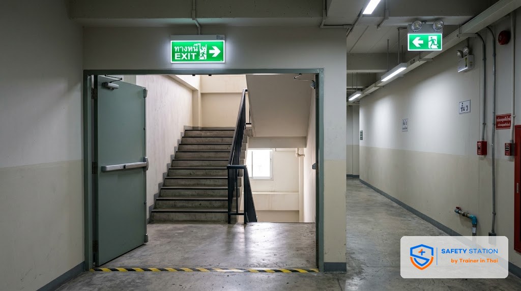 ทางหนีไฟ Means of Egress — 2 เส้นทาง ป้าย จุดปลอดภัย